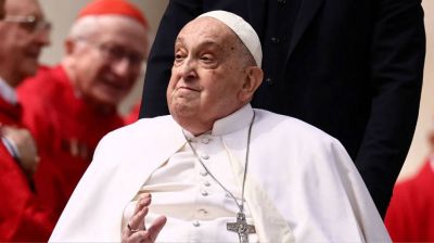 মস্তিষ্কে রক্তক্ষরণ ও হৃদরোগে মারা যান পোপ