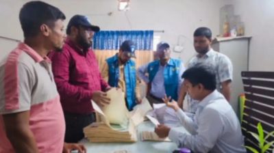 আশুলিয়ায় সাব-রেজিস্ট্রার কার্যালয়ে দুদকের অভিযান