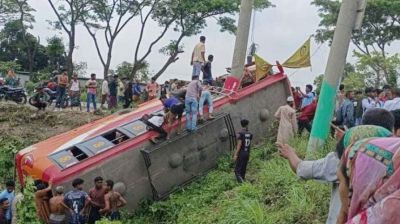 ফরিদপুর বাস উল্টে ৭ জন নিহত : তদন্ত কমিটির ১৪ দফা সুপারিশ