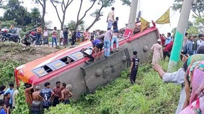 ফরিদপুরে বাস দুর্ঘটনায় ৫ জন নিহত, আহত ৩০