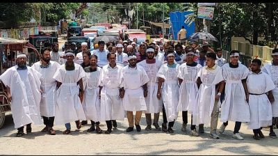 কাফনের কাপড় পরে কুতুবদিয়াবাসীর অভিনব প্রতিবাদ