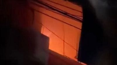 চট্টগ্রামের রিয়াজউদ্দিন বাজারের আগুন নিয়ন্ত্রণে, ক্ষয়ক্ষতির পরিমাণ জানা যায়নি