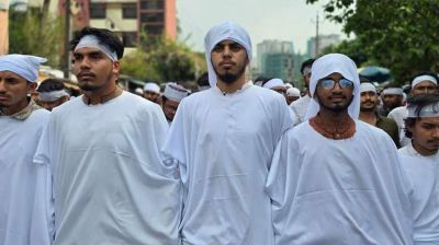 কাফনের কাপড় পরে রাস্তায় পলিটেকনিক শিক্ষার্থীরা