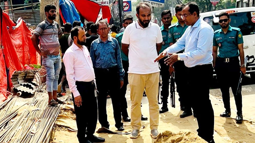 ঢাকার ধানমন্ডি ও বাড্ডায় বায়ুদূষণ রোধে মোবাইল কোর্ট, ৪৫ হাজার টাকা জরিমানা