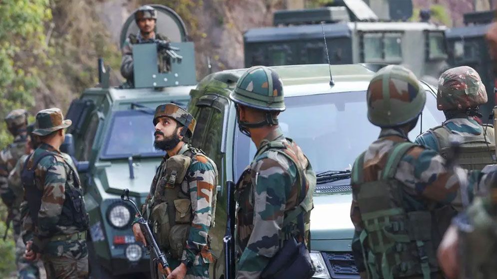 কাশ্মির সীমান্তে ভারত ও পাকিস্তানের সেনাদের মধ্যে গোলাগুলি