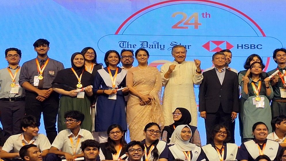 নতুন বাংলাদেশ গড়তে শিক্ষার্থীদের প্রকৃতিনির্ভর উন্নয়নের নেতৃত্ব দিতে হবে : পরিবেশ উপদেষ্টা