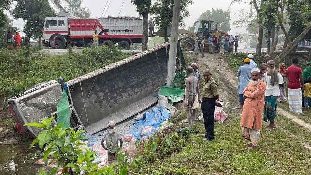 সিরাজগঞ্জে ট্রাক-মাইক্রোবাস সংঘর্ষে নিহত ২