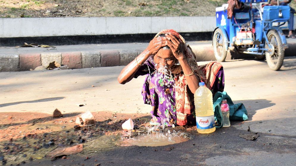 সারাদেশে আজও বইতে পারে উষ্ণ তাপপ্রবাহ