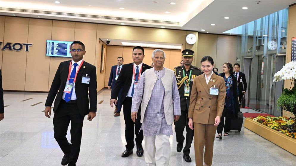বিমসটেক সম্মেলনে যোগ দিতে ব্যাংকক পৌঁছেছেন প্রধান উপদেষ্টা মুহাম্মদ ইউনূস