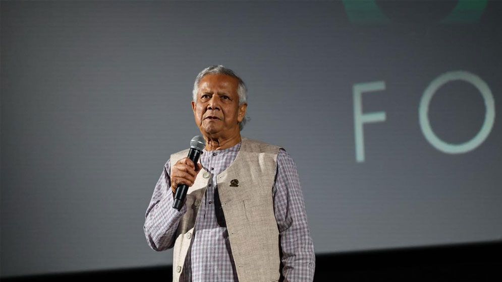 ৪ ক্যাটাগরিতে বিভিন্ন প্রতিষ্ঠানকে পুরস্কার দিলেন প্রধান উপদেষ্টা