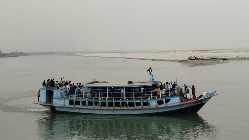 ৪৭ ঘন্টা পর দৌলতদিয়া-পাটুরিয়া নৌরুটে লঞ্চ চলাচল স্বাভাবিক