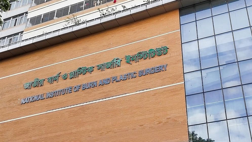 মোহাম্মদপুরে গ্যাস সিলিন্ডার বিস্ফোরণে একই পরিবারের তিনজন দগ্ধ