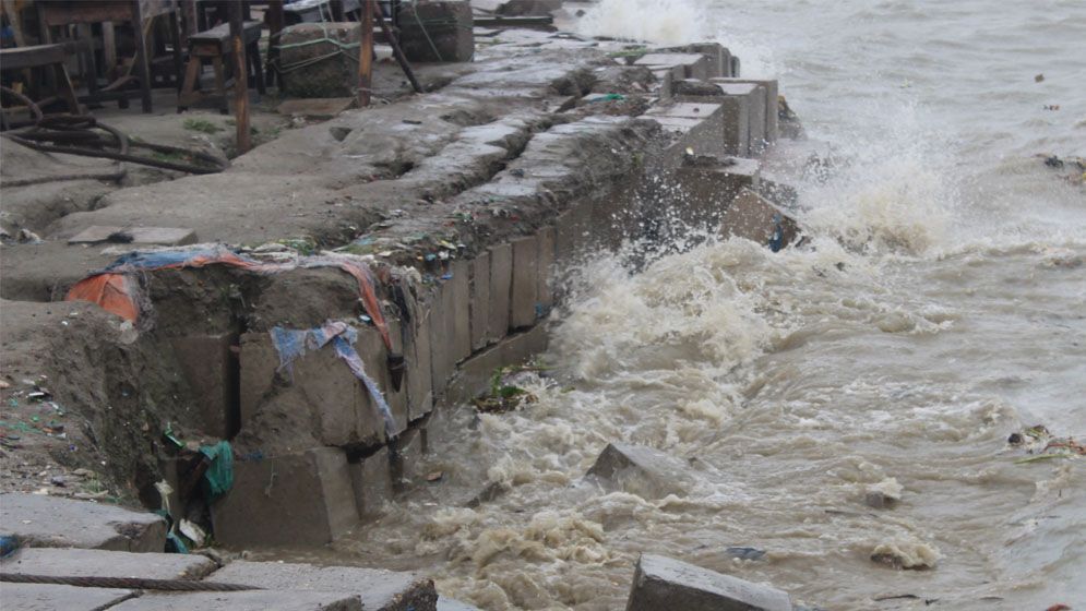 ভোলায় লঞ্চ-ফেরি চলাচল বন্ধ