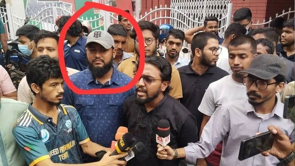 নারীকে লাথি মারার ঘটনায় জামায়াত কর্মী আকাশ চৌধুরী বহিষ্কৃত