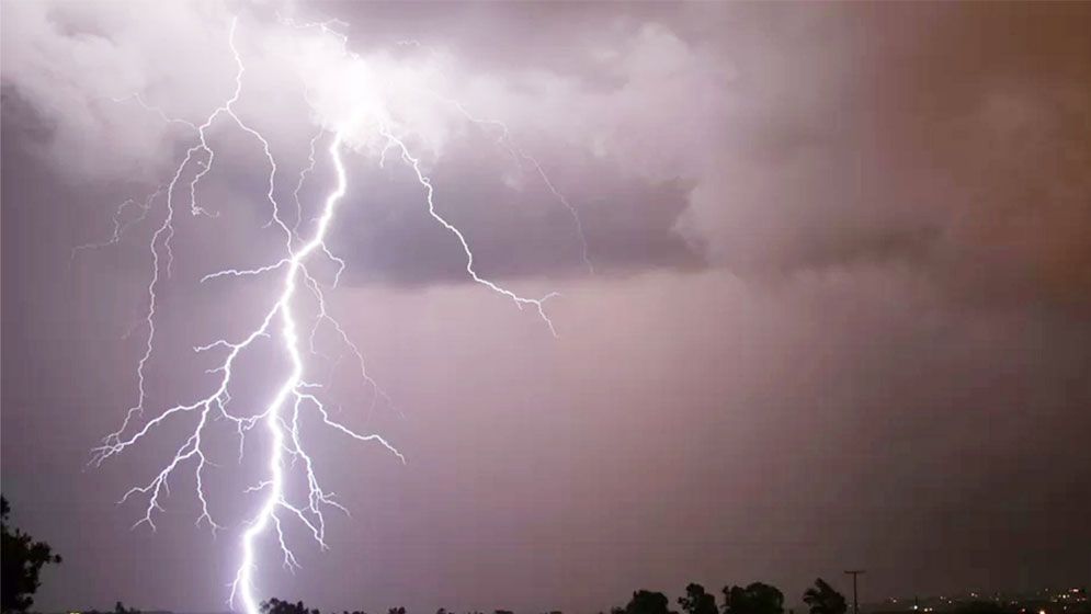 বজ্রপাত নিয়ে সতর্কবার্তা দিল আবহাওয়া অধিদপ্তর