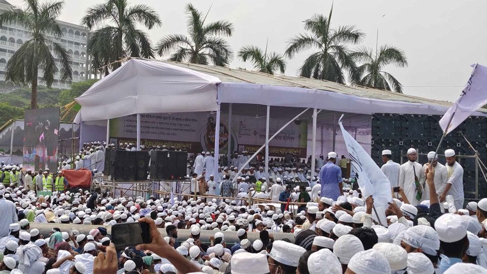 সোহরাওয়ার্দী উদ্যানে হেফাজতের মহাসমাবেশে জনস্রোত