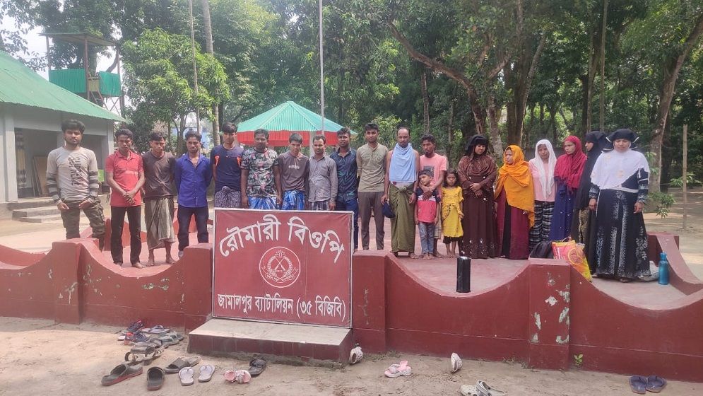 রৌমারী‌র ভূরুঙ্গামারী‌ সীমান্ত পা‌ড়ি দেওয়ার চেষ্টা, ৩৫ রো‌হিঙ্গাসহ আটক ৪৪