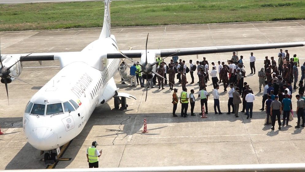 বিমান যোগে স্বদেশ ফিরলেন মিয়ানমার সেনা ও বিজিপি সদস্যসহ ৪০ নাগরিক