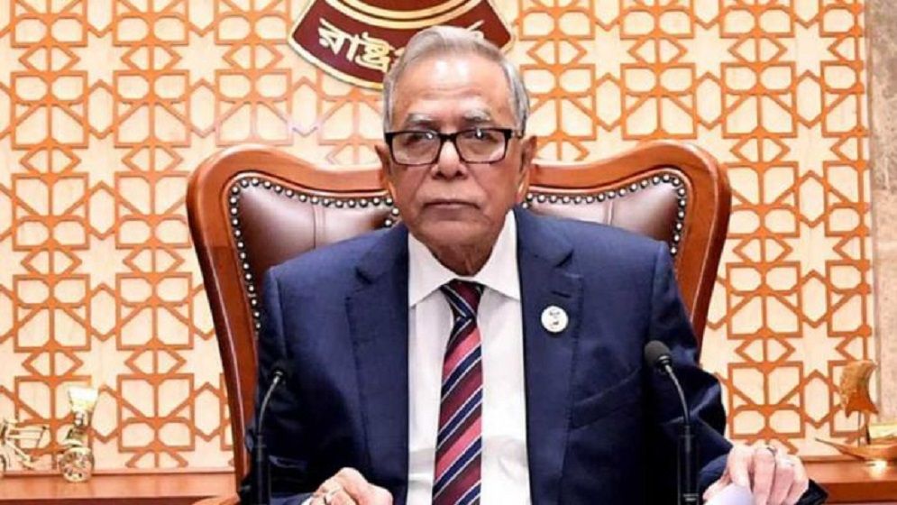 সাবেক রাষ্ট্রপতি মো. আবদুল হামিদের দেশত্যাগ, ৩ পুলিশ কর্মকর্তা বরখাস্ত