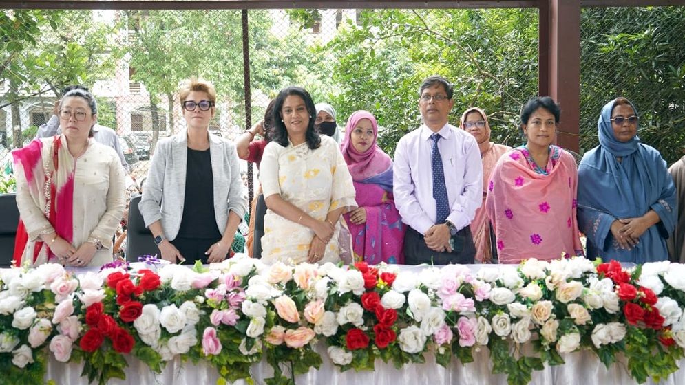 ‘ক্লিন এয়ার পেইন্টিং' কর্মসূচির উদ্বোধন পরিবেশ উপদেষ্টার