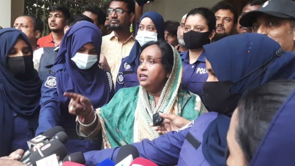 রাতভর নাটকীয়তার পর গ্রেপ্তার নারায়ণগঞ্জের সাবেক মেয়র আইভী