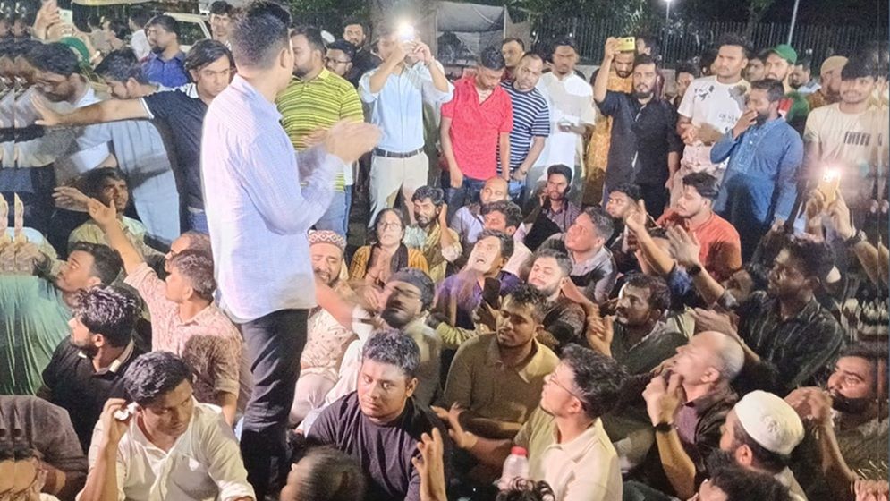 আ.লীগকে নিষিদ্ধ ও বিচারের দাবিতে যমুনার সামনে অবস্থান কর্মসূচি