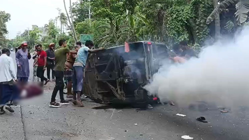 খুলনায় ট্যাংকলরি-মাহিন্দ্রা সংঘর্ষে নিহত ৩