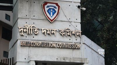 দুদকের সাবেক ৩ চেয়ারম্যান ও এক সচিবের বিরুদ্ধে আদালতে মামলা