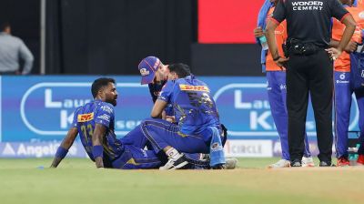 অনুশীলনে বলের আঘাতে কপালে ৭ সেলাই হার্দিক পান্ডিয়ার