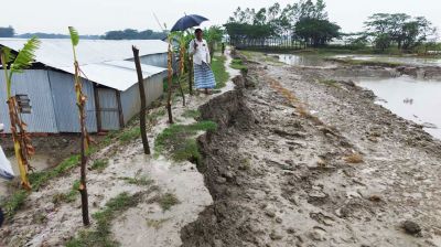 হাতিয়ায় চার কিলোমিটার বেড়িবাঁধ ভেঙে ২০ হাজার পরিবার ঝুঁকিতে
