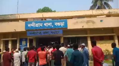 যুবলীগ নেতাসহ ৩জনকে ছাড়িয়ে নিতে জামায়াত ইসলামীর নেতাকর্মীদের থানা ঘেরাও