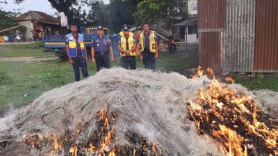 নৌ পুলিশের অভিযানে বিপুল পরিমাণ অবৈধ জাল-মাছ-মাছের পোনা উদ্ধার, আটক ৩১১ জন
