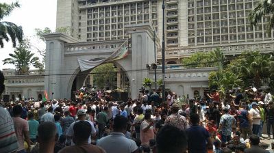 ইশরাক হোসেনকে মেয়র ঘোষণার দাবিতে নগরভবন ব্লকেড, সেবা কার্যক্রম বন্ধ