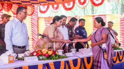 হাতি দ্বারা ক্ষতিগ্রস্থদের মাঝে চেক বিতরণ