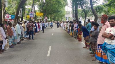 উপজেলা প্রশাসনের ঘুষ দুর্নীতি ও বৈষম্যের বিরুদ্ধে মানববন্ধন ও স্মারকলিপি