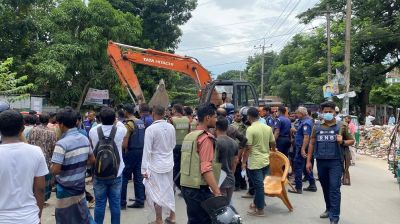 নরসিংদীতে অবৈধ স্থাপনা উচ্ছেদ করল রেলওয়ে কর্তৃপক্ষ