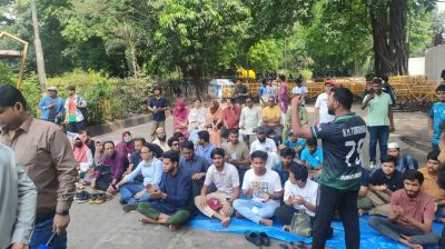 কাকরাইল নয়, যমুনা অভিমুখের সড়কে শিক্ষার্থীরা