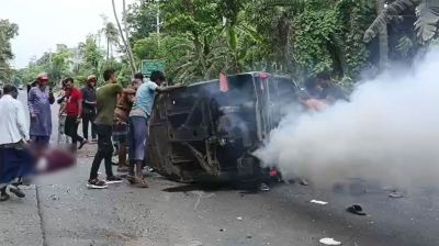 খুলনায় ট্যাংকলরি-মাহিন্দ্রা সংঘর্ষে নিহত ৩