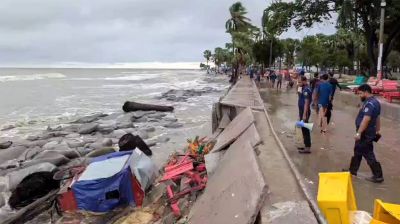 উদ্বোধনের আগেই ধসে পড়ল কুয়াকাটার মেরিন ড্রাইভ সড়ক