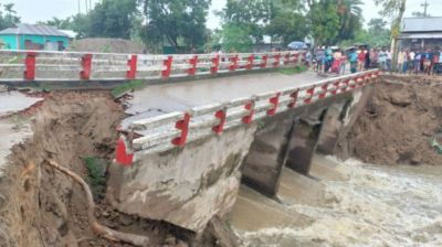 ময়মনসিংহে আয়মন নদীর সেতু ভেঙে ১০ গ্রামের যোগাযোগ বিচ্ছিন্ন
