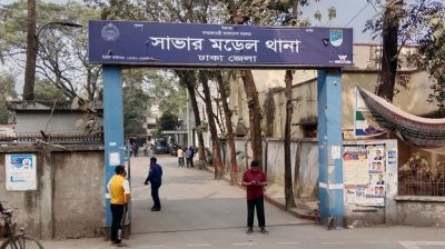 বাবাকে ছুরিকাঘাতে হত্যার পর ৯৯৯ নম্বরে কল দিলেন মেয়ে