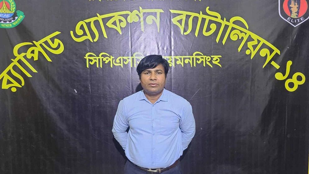 ঋণের ফাঁদে ফেলে ৮২ লাখ টাকা হাতিয়ে নেওয়া স্বামী-স্ত্রী আটক