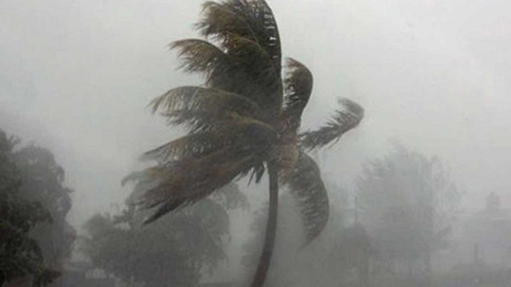 গভীর নিম্নচাপের প্রভাবে উপকূলে জলোচ্ছ্বাসের আশঙ্কা, সমুদ্রবন্দরে ৩ নম্বর সতর্কতা