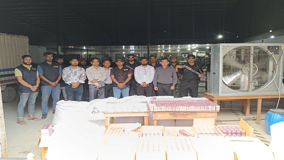 দিনে ৬ লক্ষ টাকা কর ফাঁকির পথ বন্ধ করলেন নারায়ণগঞ্জের ডিসি