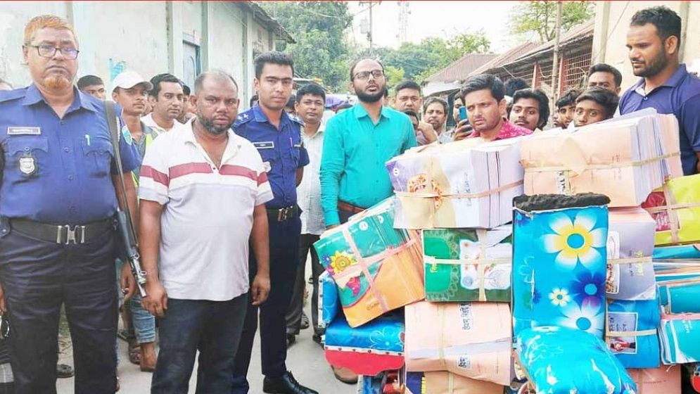 বগুড়ায় সরকারি পাঠ্যবই বিক্রির অভিযোগে দুজন গ্রেপ্তার