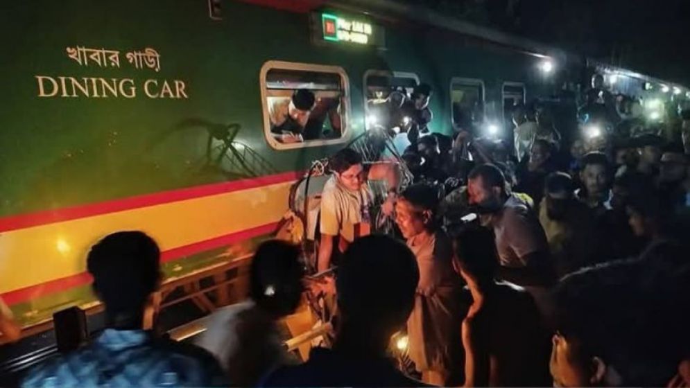চট্টগ্রামে কালুরঘাট সেতুতে দুর্ঘটনার কবলে ট্রেন: বহু হতাহতের শঙ্কা