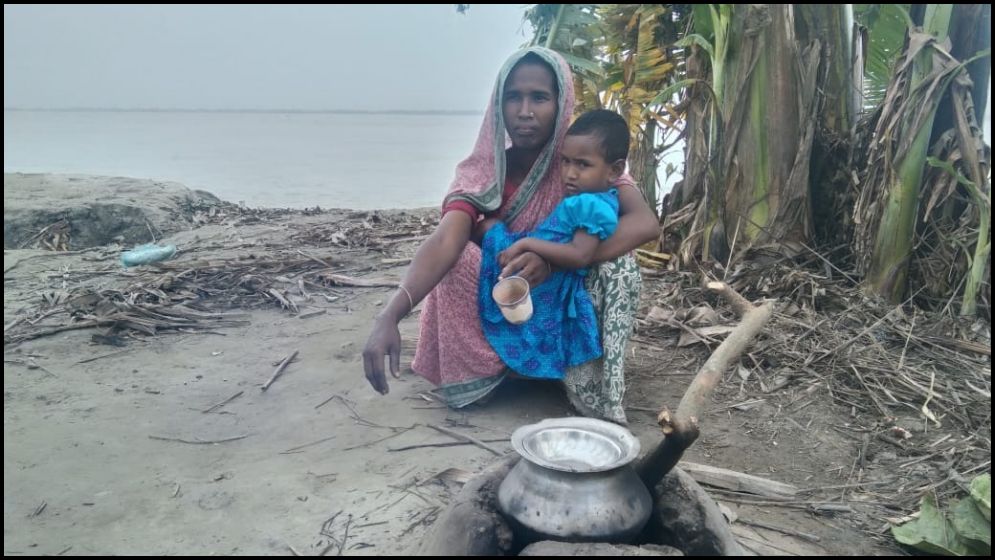 ব্রক্ষপুত্র নদের ভাঙ্গনে হারিয়ে যাচ্ছে ঘর-বাড়ি ও জমি জমা