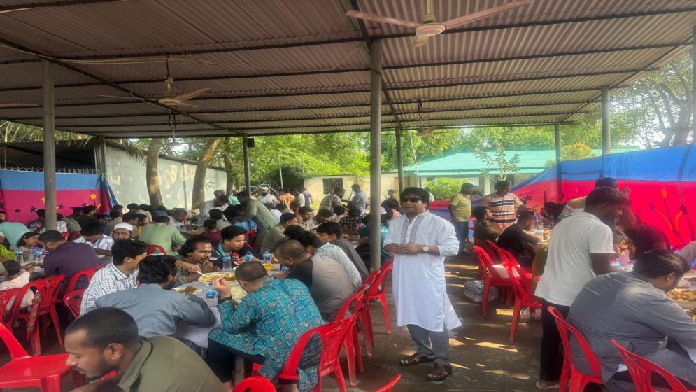 গোপালগঞ্জ বিজ্ঞান ও প্রযুক্তি বিশ্ববিদ্যালয়ে উপাচার্যের আয়োজনে কোরবানি ও মধ্যাহ্নভোজ