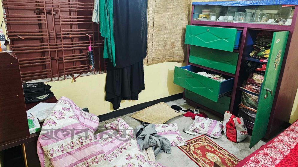 নোয়াখালীতে সৌদি প্রবাসীর বাড়িতে দুর্ধর্ষ ডাকাতি