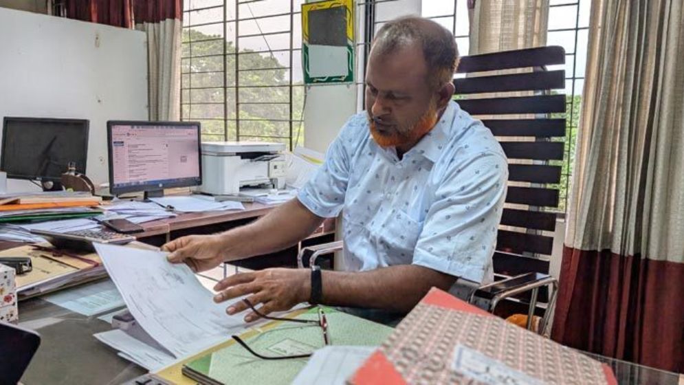 হিসাবরক্ষণ কর্মকর্তাকে জামায়াত নেতাদের মারধরের অভিযোগ